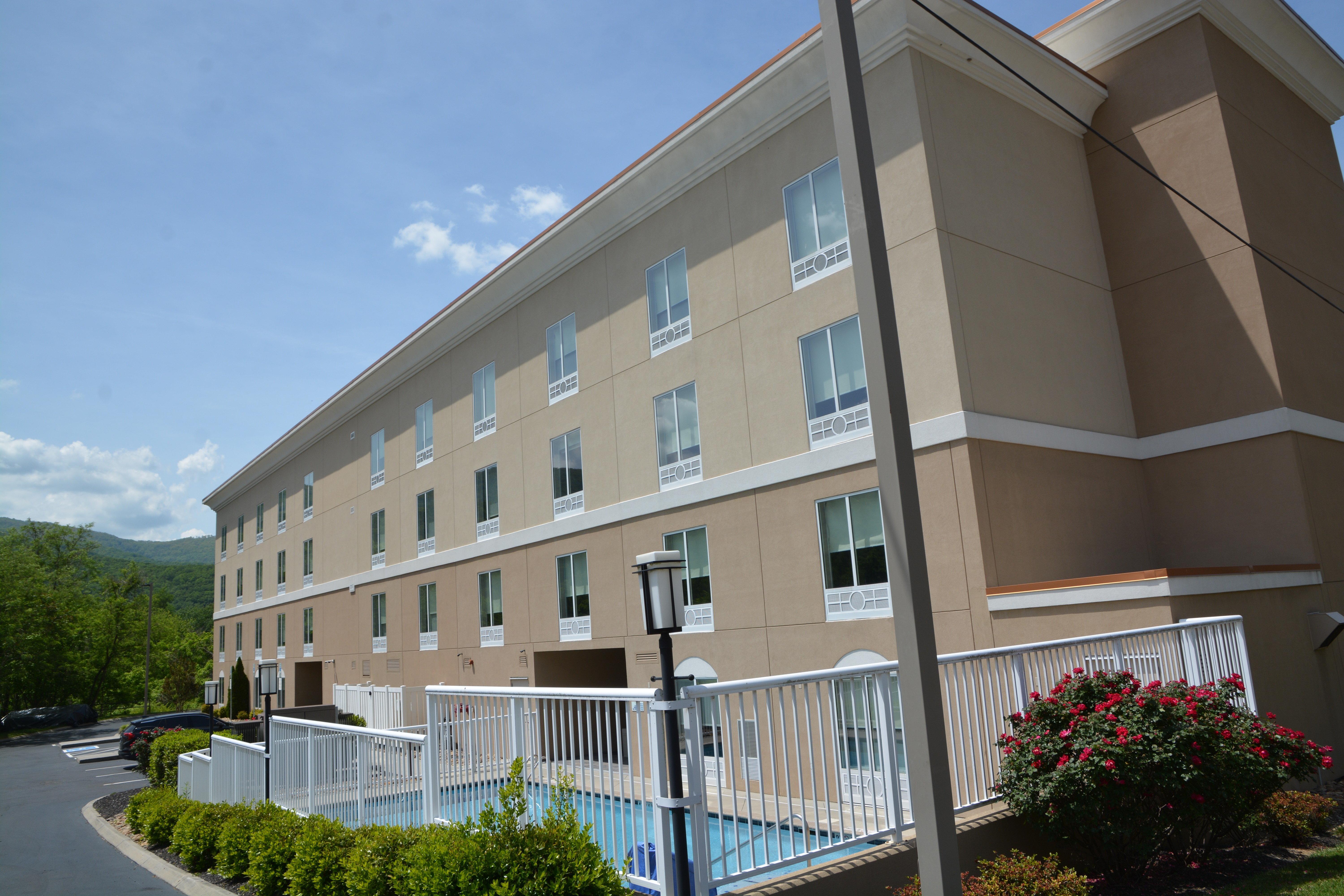 Hotel Express & By Ihg 2*
