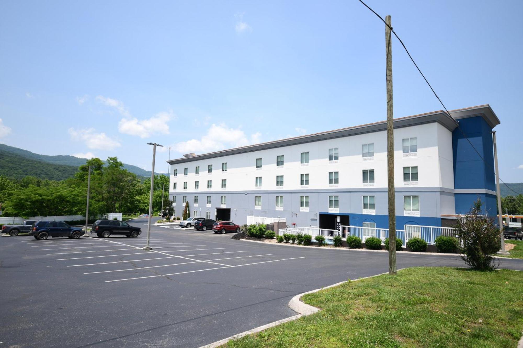 Hotel Express & By Ihg Caryville
