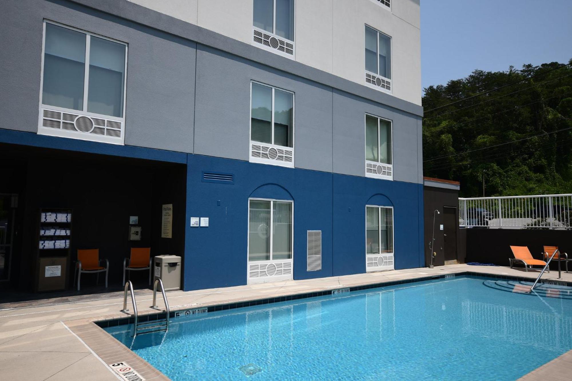 Express & By Ihg 2* Caryville